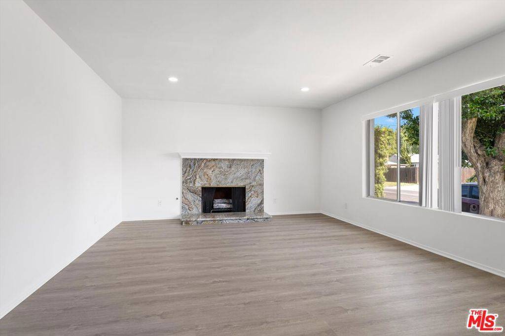 Winnetka, CA 91306,19717 Chase ST
