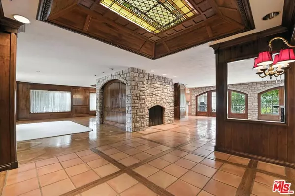 Los Angeles, CA 90049,16560 Park Lane CIR