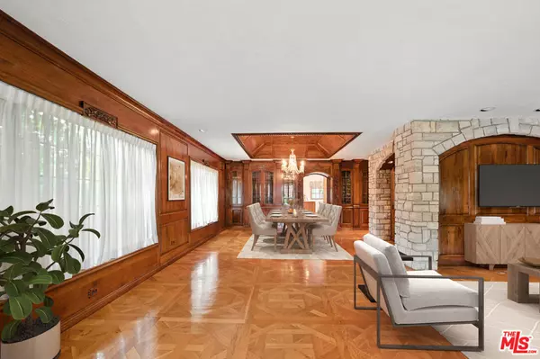 Los Angeles, CA 90049,16560 Park Lane CIR