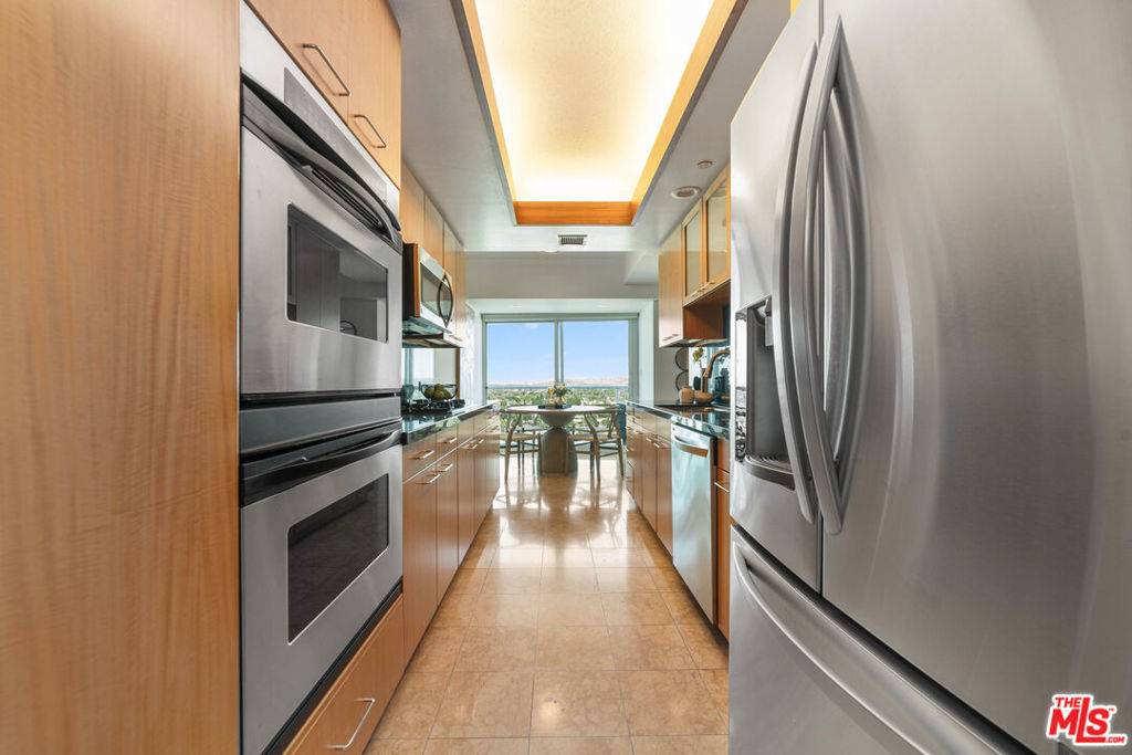 Marina Del Rey, CA 90292,13600 Marina Pointe DR #1904