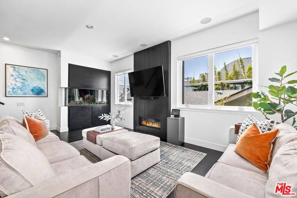 Marina Del Rey, CA 90292,32 Galleon ST #3