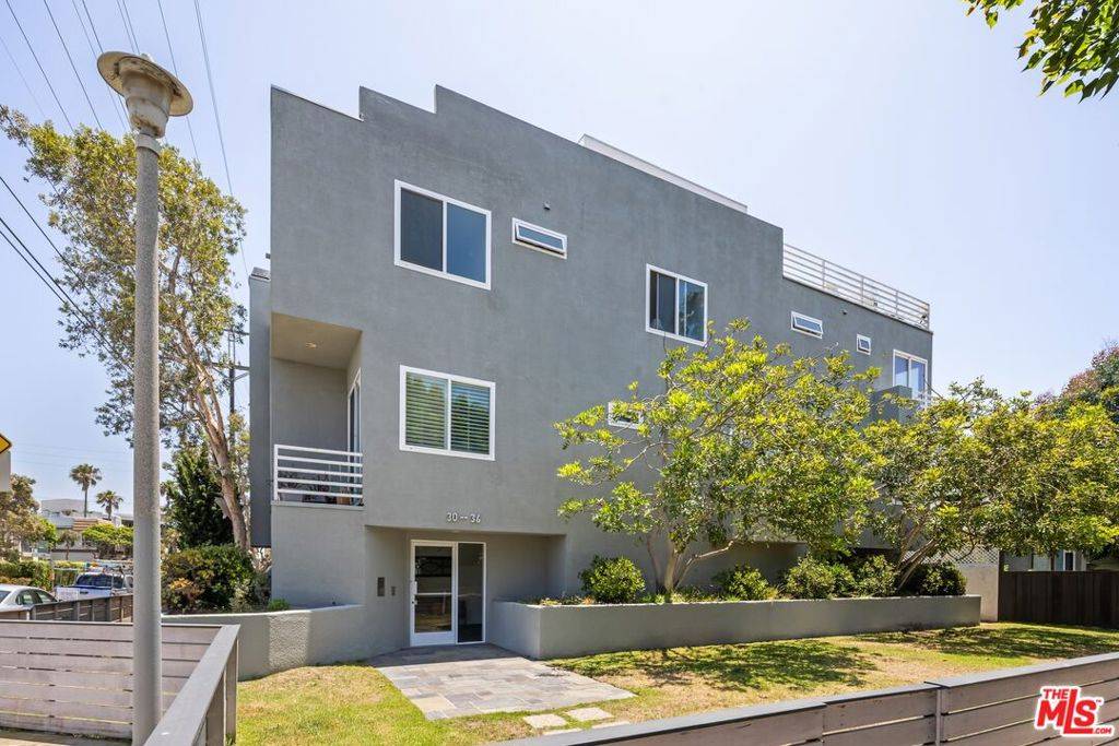 Marina Del Rey, CA 90292,32 Galleon ST #3