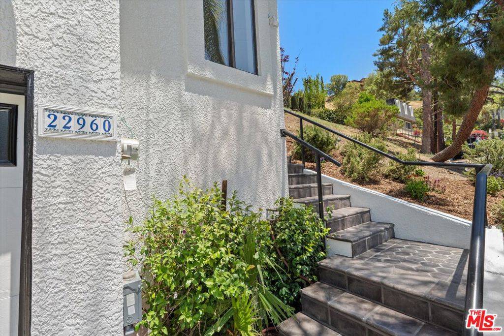 Woodland Hills, CA 91364,22960 Cass AVE