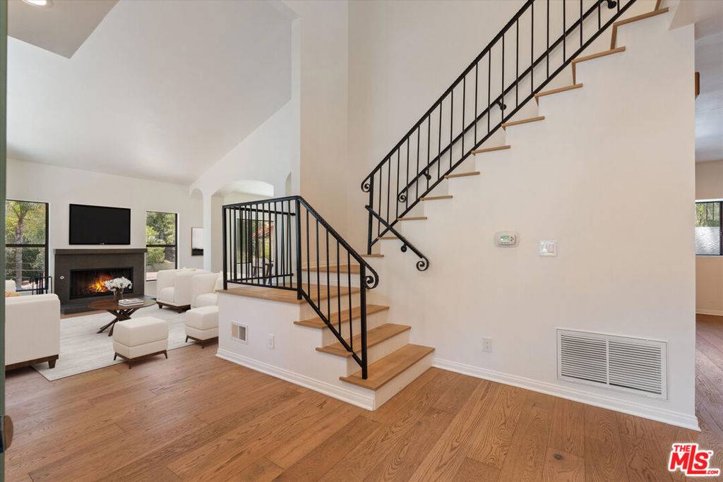 Woodland Hills, CA 91364,22960 Cass AVE