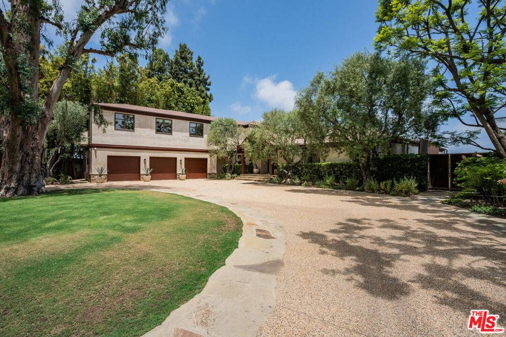 Los Angeles, CA 90077,2232 Stradella RD