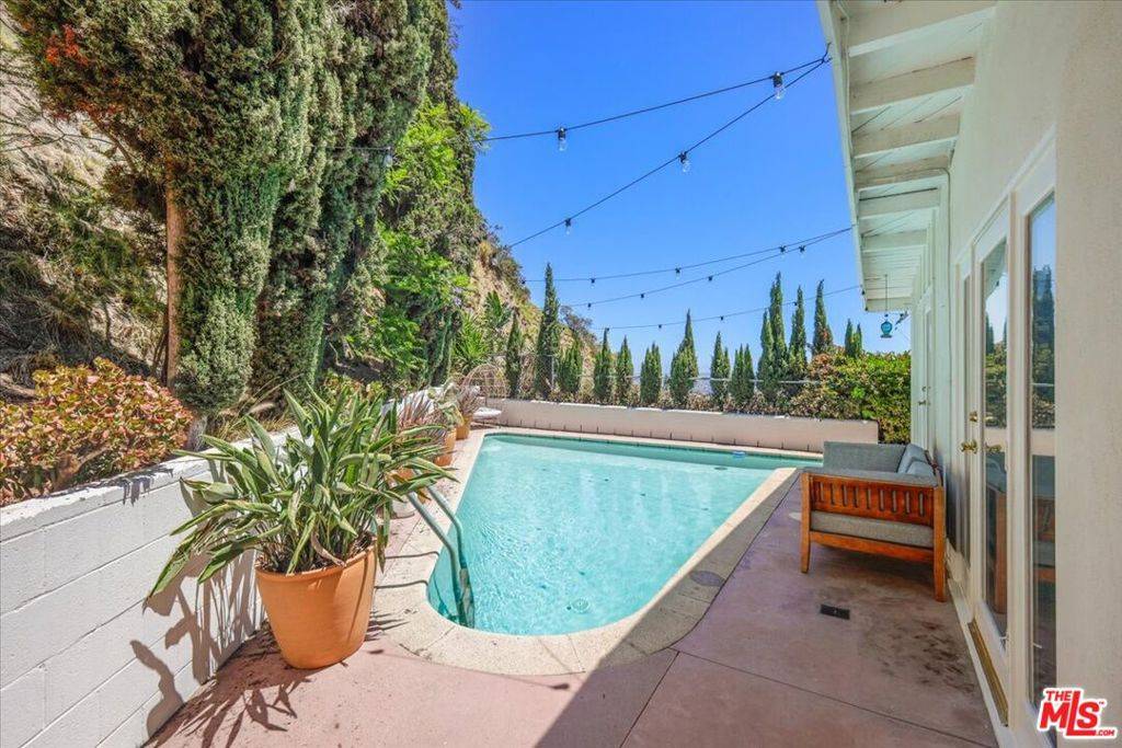 Los Angeles, CA 90069,1676 Marmont AVE