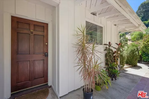 Los Angeles, CA 90069,1676 Marmont AVE