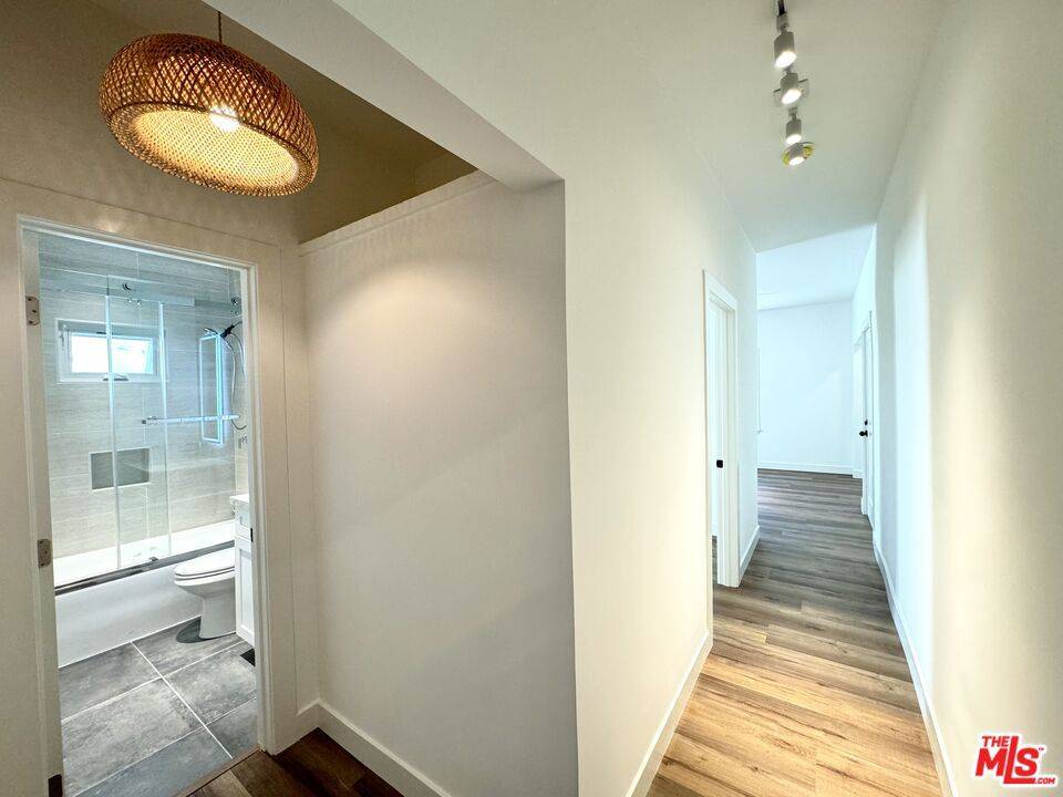 Beverly Hills, CA 90211,151 N Swall DR #1