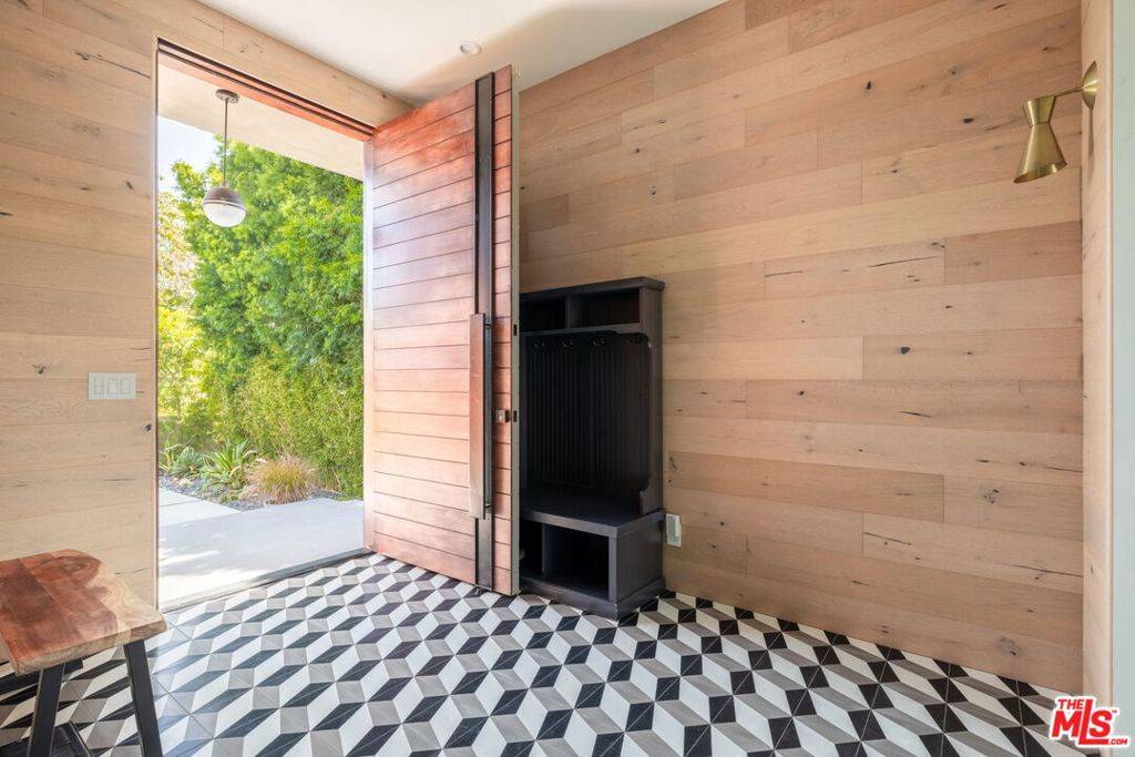 Los Angeles, CA 90066,3557 Ashwood AVE