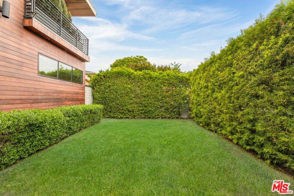 Los Angeles, CA 90066,3557 Ashwood AVE