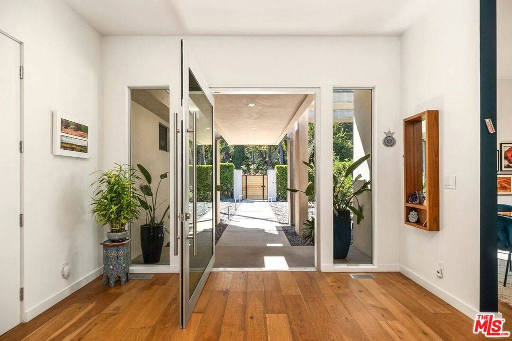 Los Angeles, CA 90049,3112 Corda DR