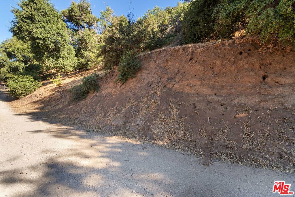 Santa Clarita, CA 91390,0 Cliffedge DR