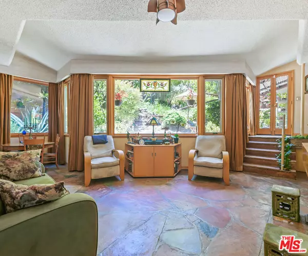 Los Angeles, CA 90068,2228 Vista Del Mar PL