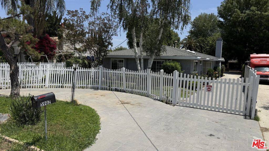 5902 Calvin AVE, Tarzana, CA 91356
