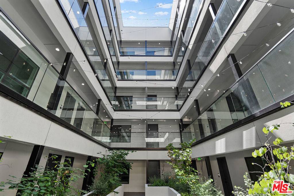 321 S Oxford AVE #505, Los Angeles, CA 90010
