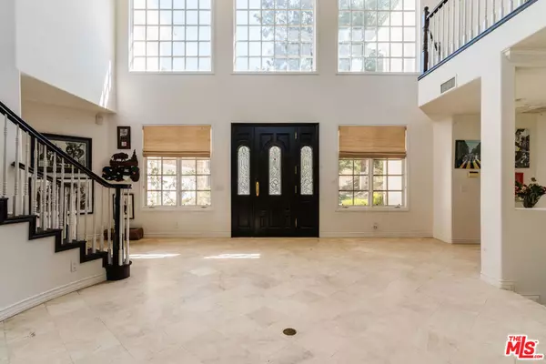 Calabasas, CA 91302,4244 Balcony DR