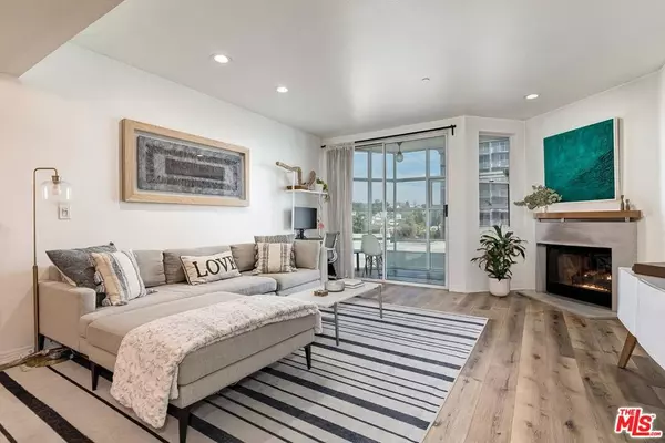 Los Angeles, CA 90049,171 N Church LN #617