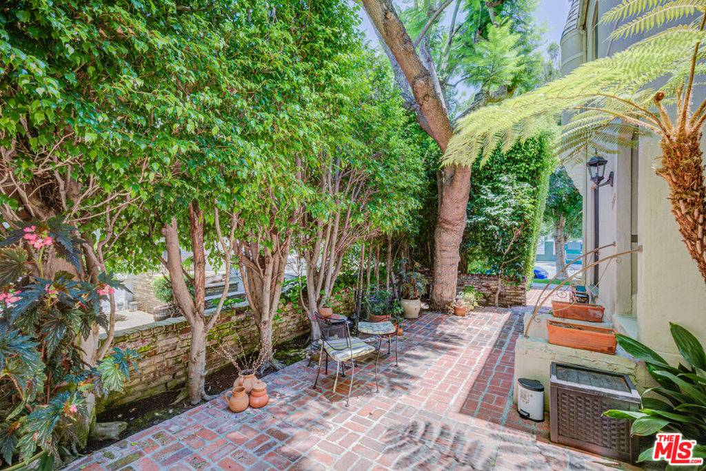 Beverly Hills, CA 90212,253 Elm #1/2