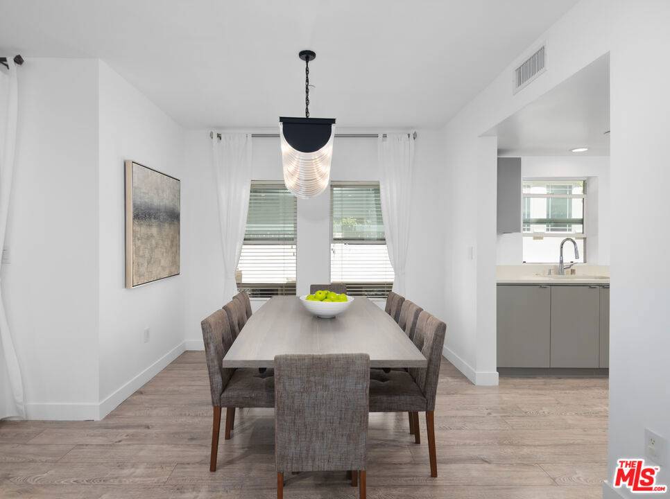 West Hollywood, CA 90046,1420 N Laurel AVE #201