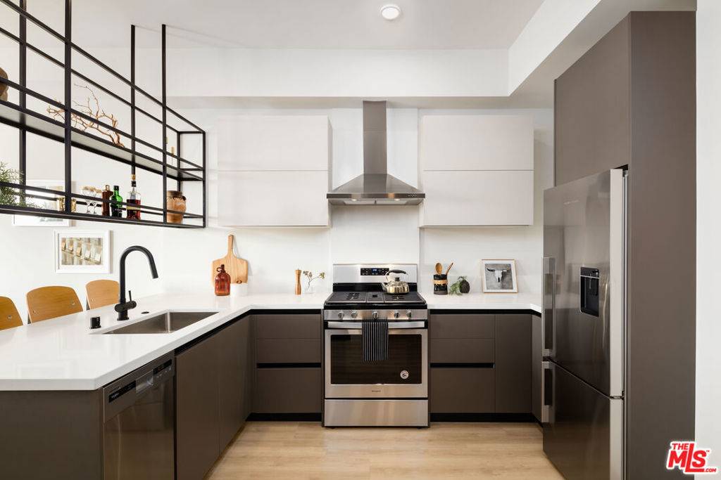 3833 Dunn #403, Culver City, CA 90232