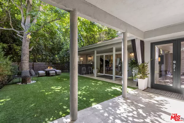 Beverly Hills, CA 90210,9767 Apricot LN