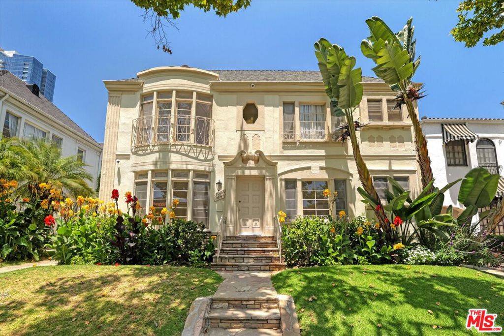 Beverly Hills, CA 90212,9945 Robbins DR #101
