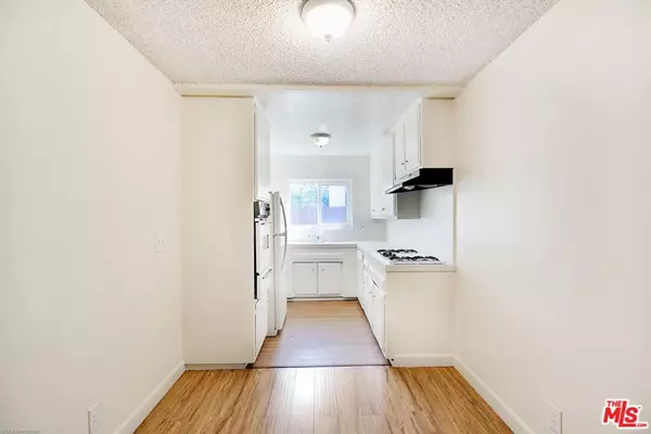 Los Angeles, CA 90064,2332 S Beverly Glen BLVD #2
