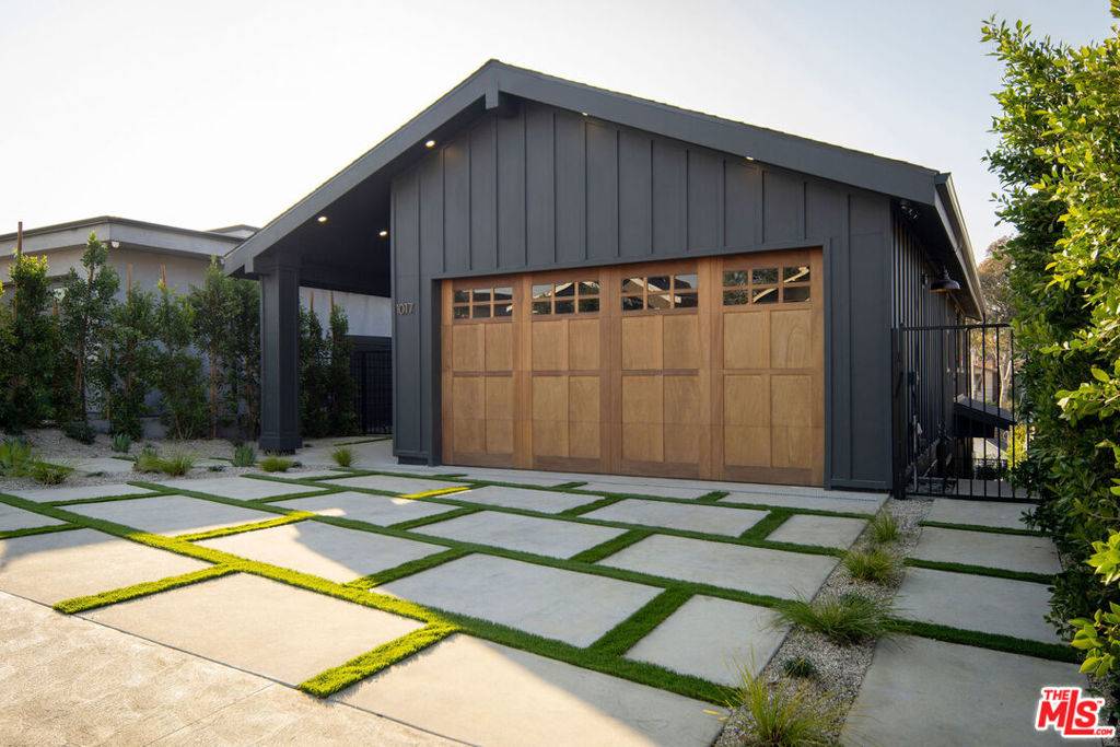 Los Angeles, CA 90042,1017 Dexter ST