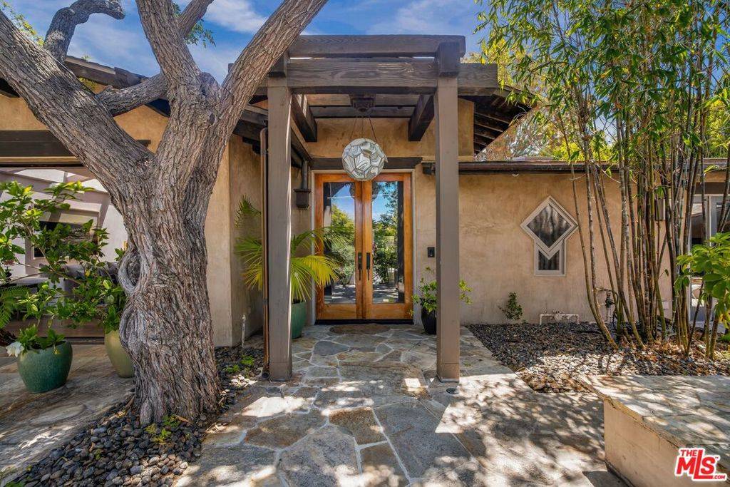 1424 Oriole DR, Los Angeles, CA 90069