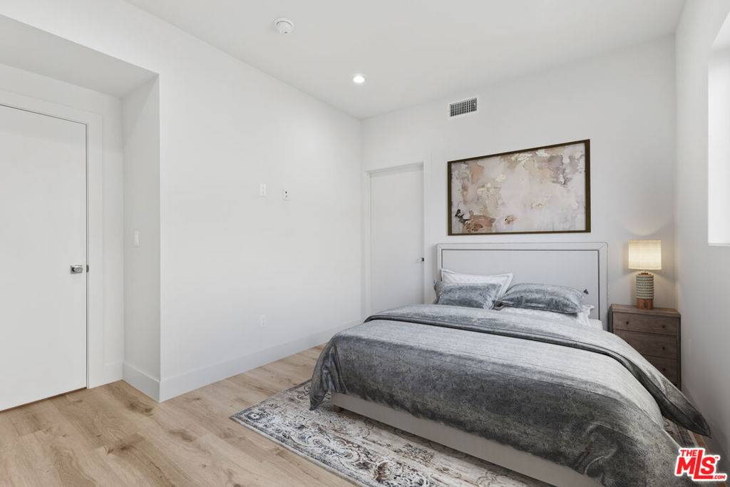 North Hollywood, CA 91605,6941 1/2 Simpson AVE