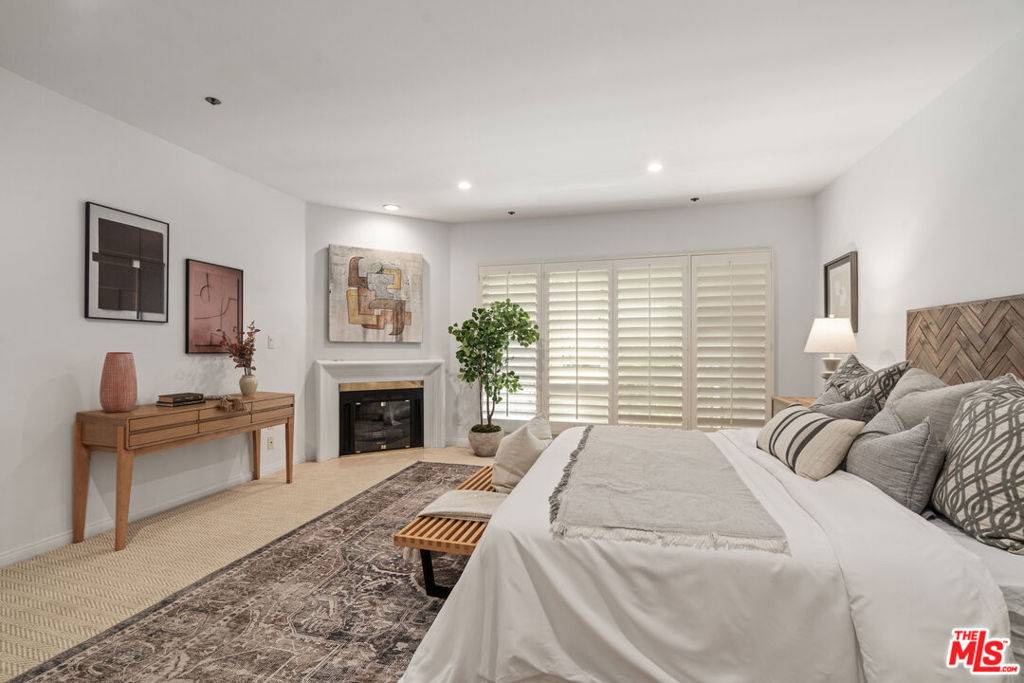 Los Angeles, CA 90049,575 S Barrington AVE #112