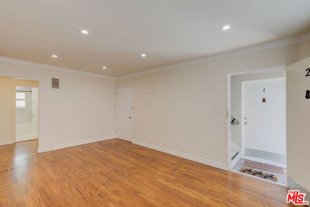 Los Angeles, CA 90046,1643 N Formosa AVE #2