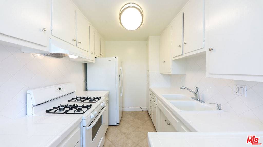 7548 W HAMPTON AVE #304, West Hollywood, CA 90046