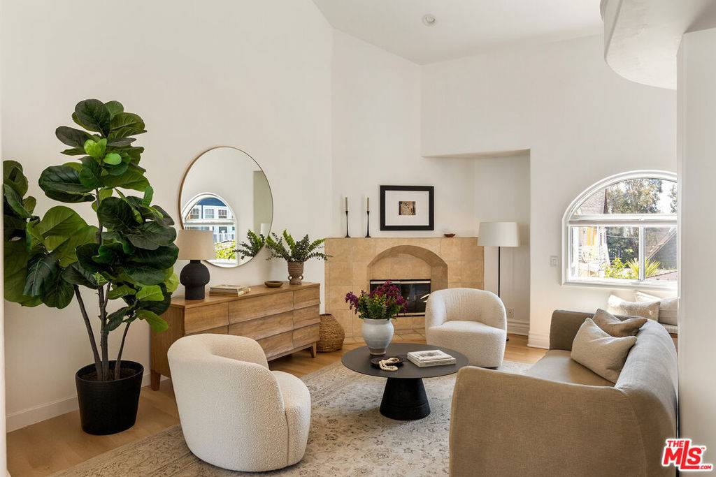 911 7th ST #D, Santa Monica, CA 90403