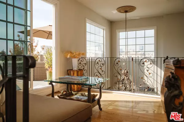 Beverly Hills, CA 90212,125 S Rexford DR #303