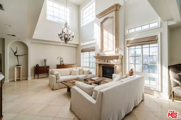Beverly Hills, CA 90212,125 S Rexford DR #303