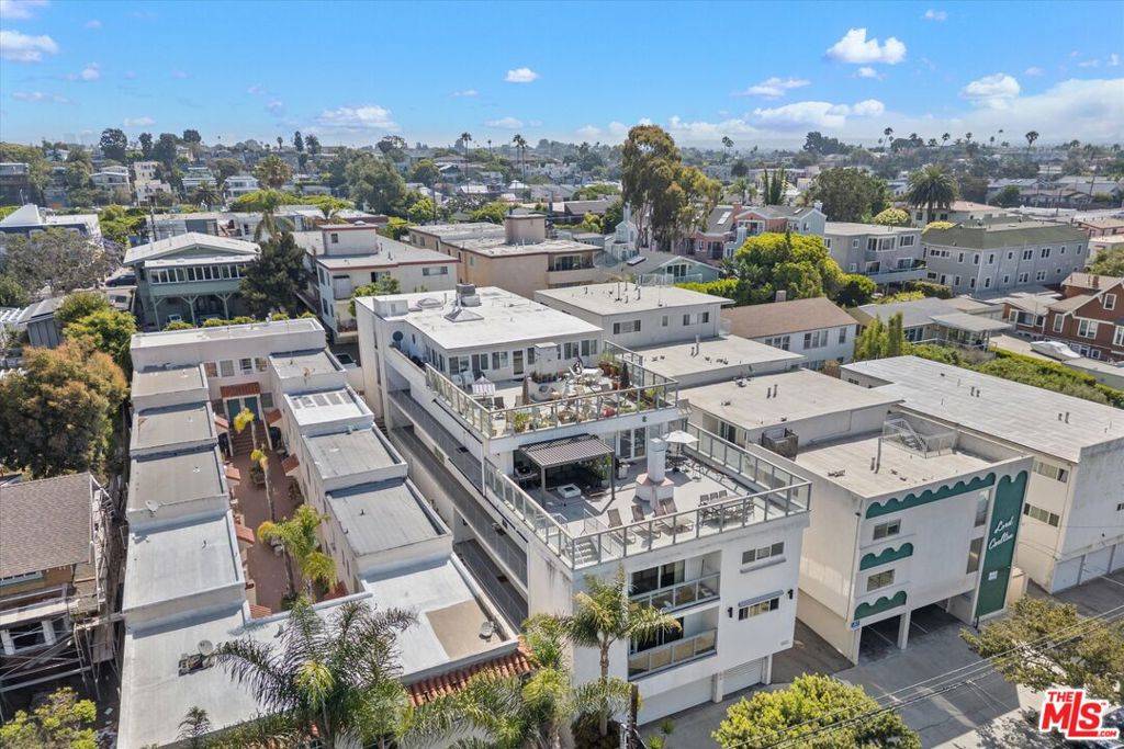 Santa Monica, CA 90405,2431 3rd ST #2