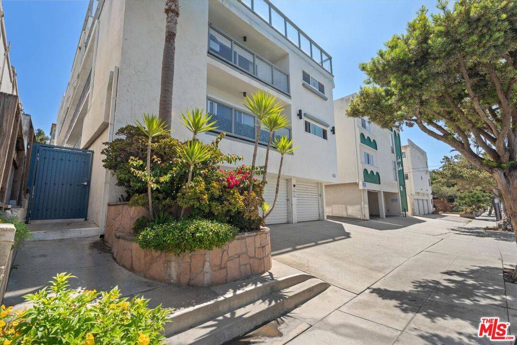 Santa Monica, CA 90405,2431 3rd ST #2