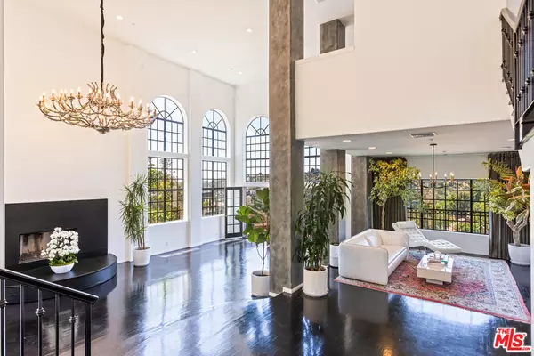 Los Angeles, CA 90046,2651 La Cuesta DR