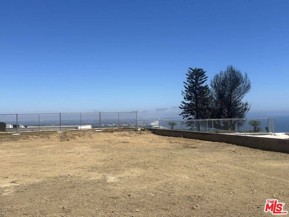 Pacific Palisades, CA 90272,1224 Lachman LN