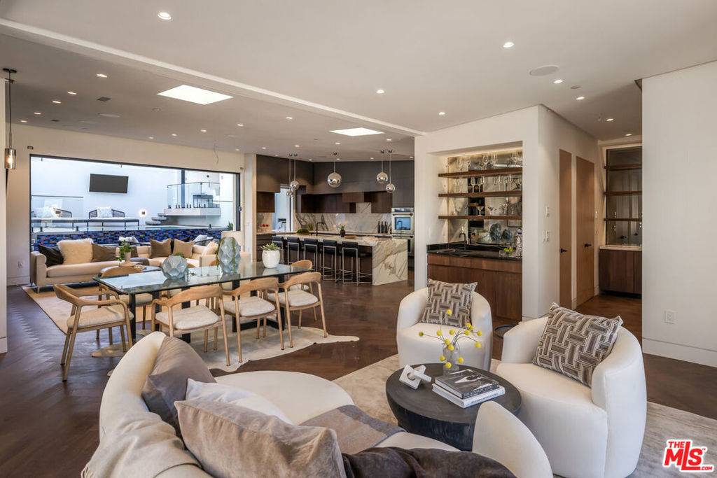 Los Angeles, CA 90027,3616 Cadman DR
