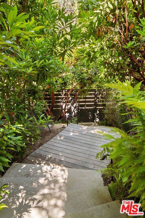 Santa Monica, CA 90402,407 W Rustic RD