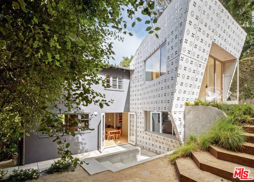 Santa Monica, CA 90402,407 W Rustic RD