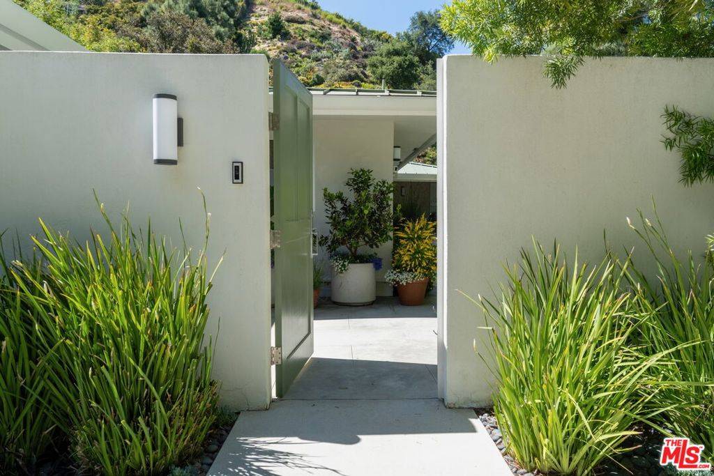 Los Angeles, CA 90077,1726 Stone Canyon RD