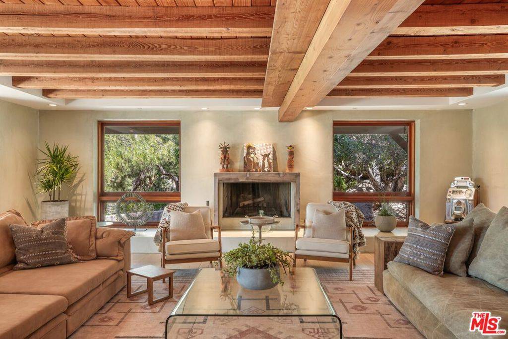 West Hills, CA 91304,7336 Studio RD
