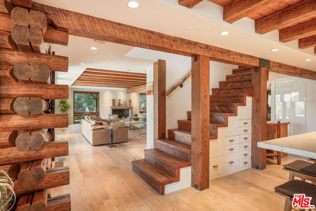 West Hills, CA 91304,7336 Studio RD