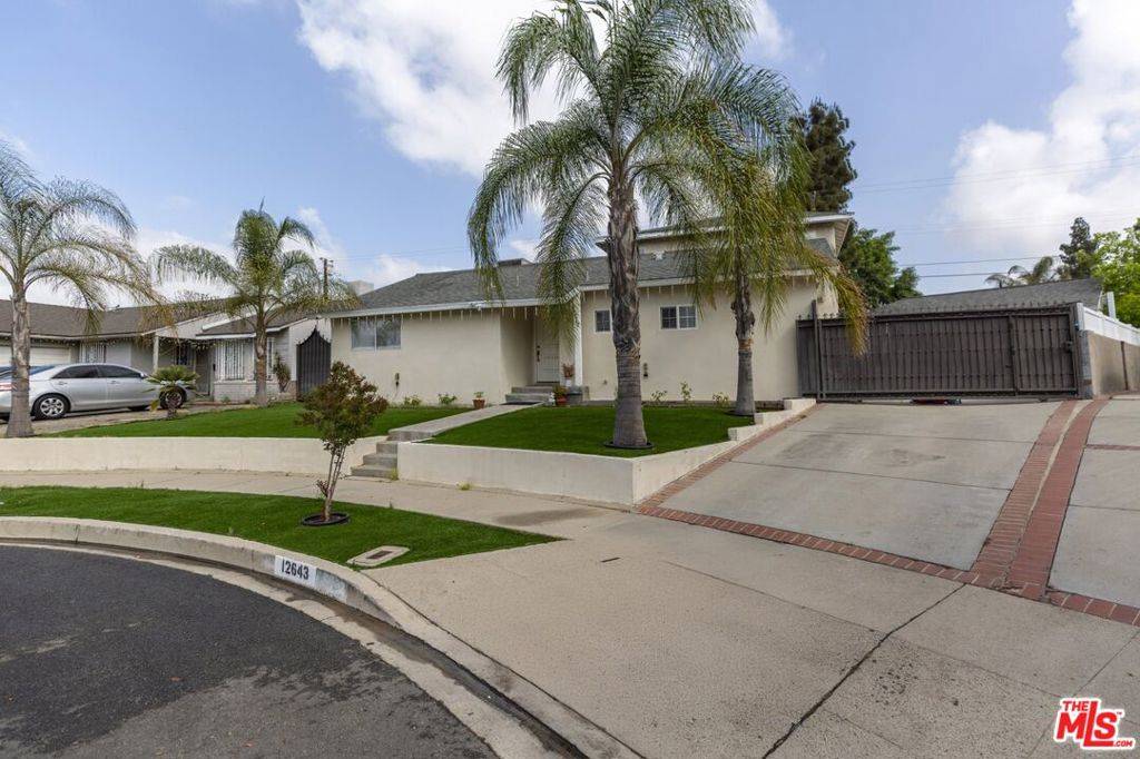 North Hollywood, CA 91605,12643 Elkwood ST