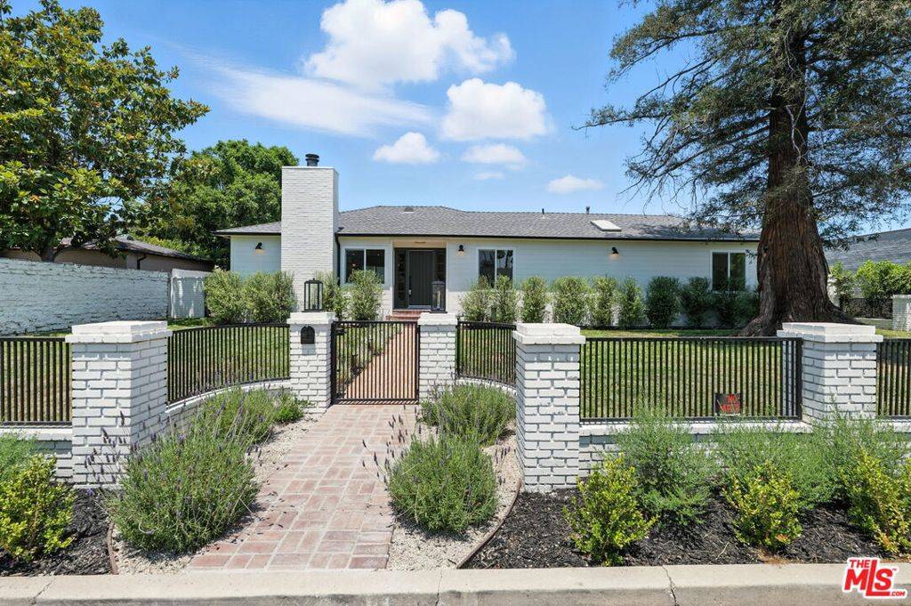 15727 Hartsook ST, Encino, CA 91436