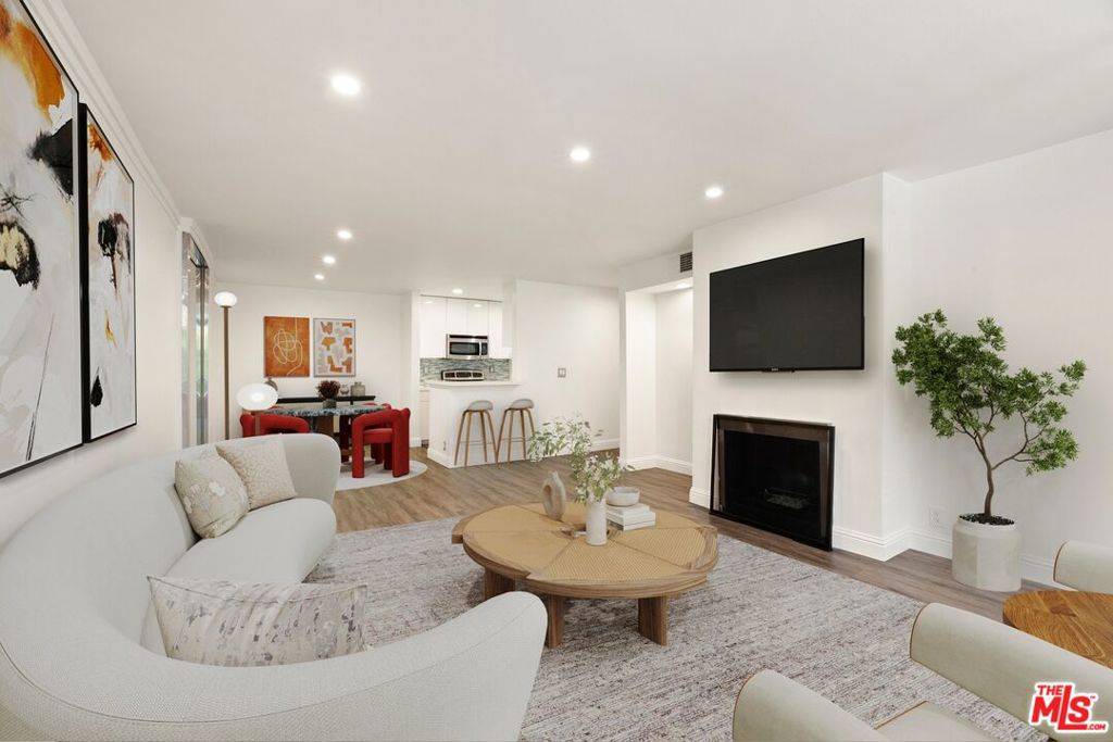 West Hollywood, CA 90069,8535 W West Knoll DR #208