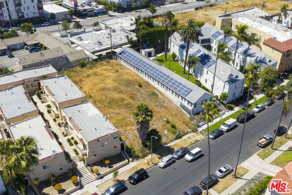 Los Angeles, CA 90019,1153 S Bronson AVE